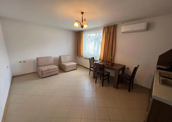 къща Apartman Dobriniste